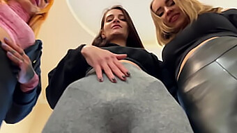 Dominazione Sensuale Di Sniffing Con Tre Giovani Donne In Pov